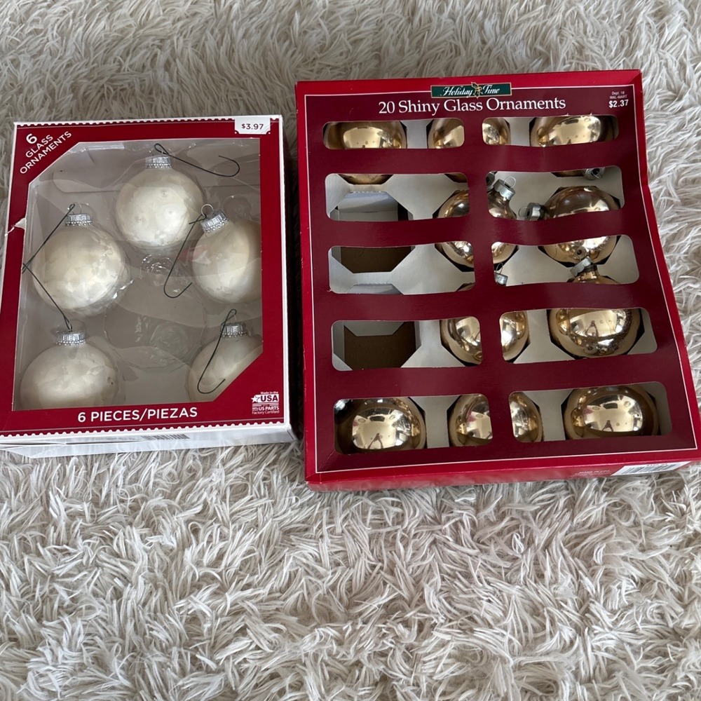 Holiday Time 15 Shiny Glass Christmas Ornaments Gold and‎ White New